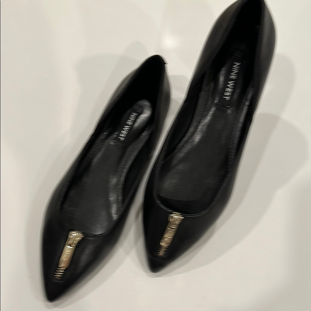 New Nine West Black Loafers with Gold Accent Sz 6